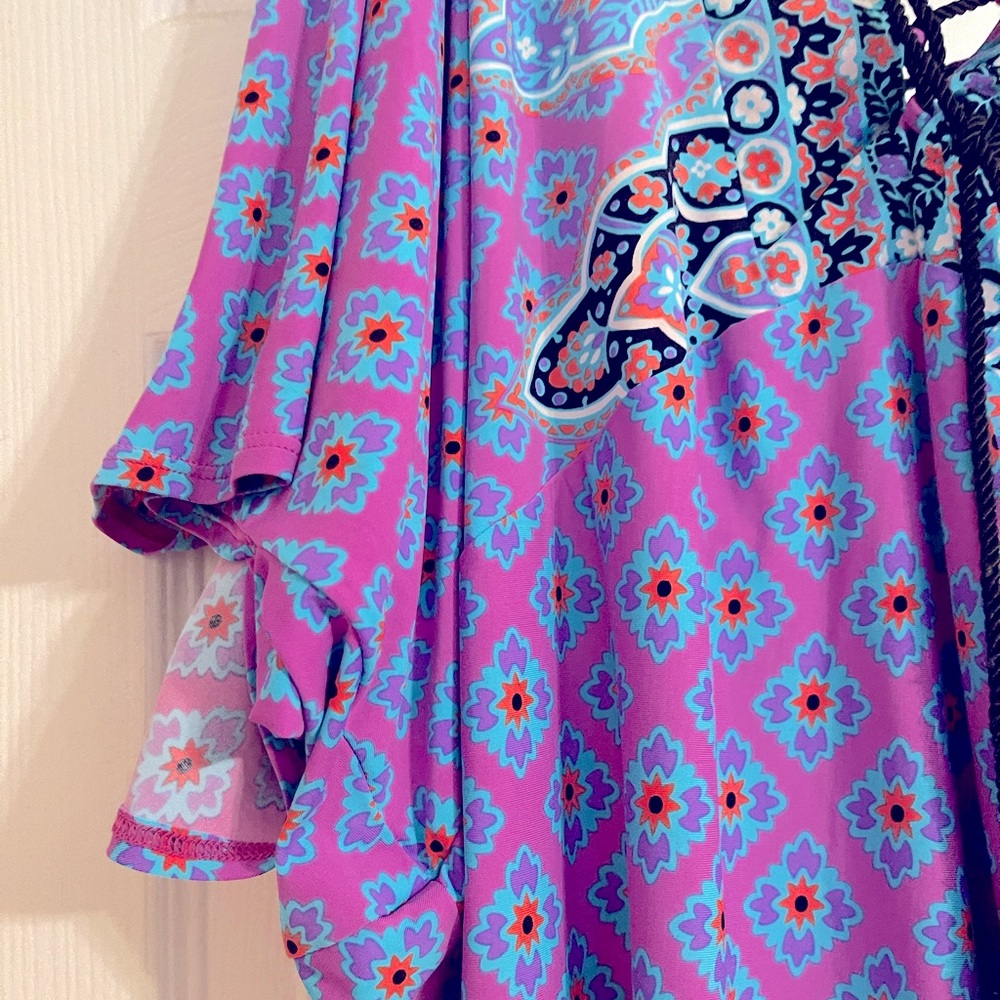 Beautiful cover up- never worn- size M
